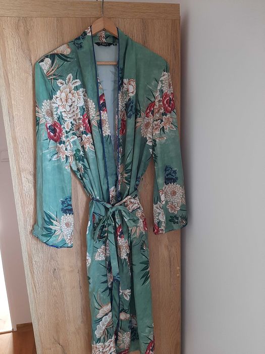 Szlafrok z motywem kwiatowym