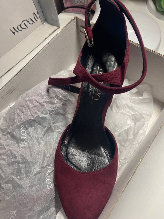 Туфлі на каблуках