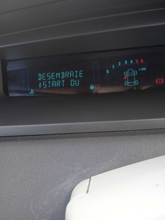 Carro ligeiro em bom estado de conservação