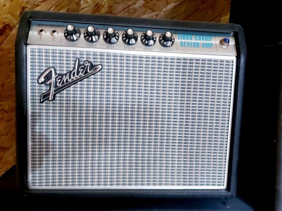 Amplificador Fender Vibro champ ( como Novo)