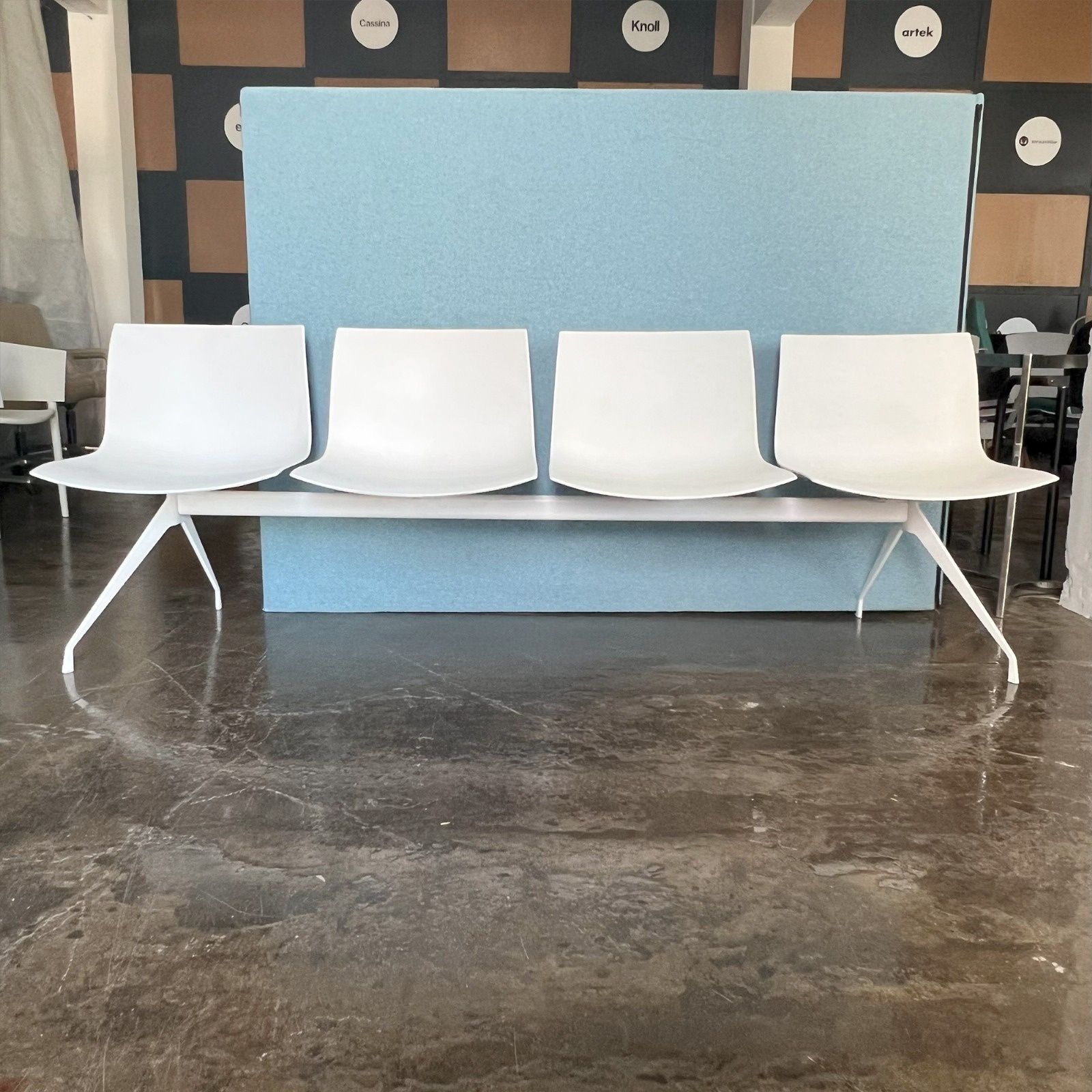 Cadeira recepção 4 lugares modelo catifa 53 da Arper