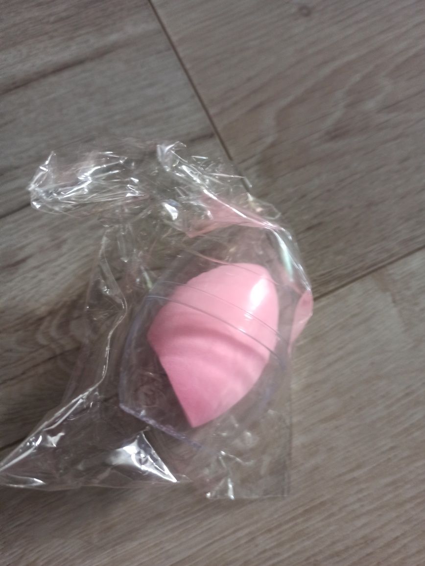Gąbeczka do makijażu nieużywana zapakowana + etui