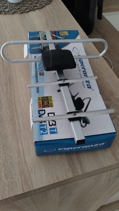 Antena zewnętrzna DVB-T Esperanza Thunder S EAT104 + kabel