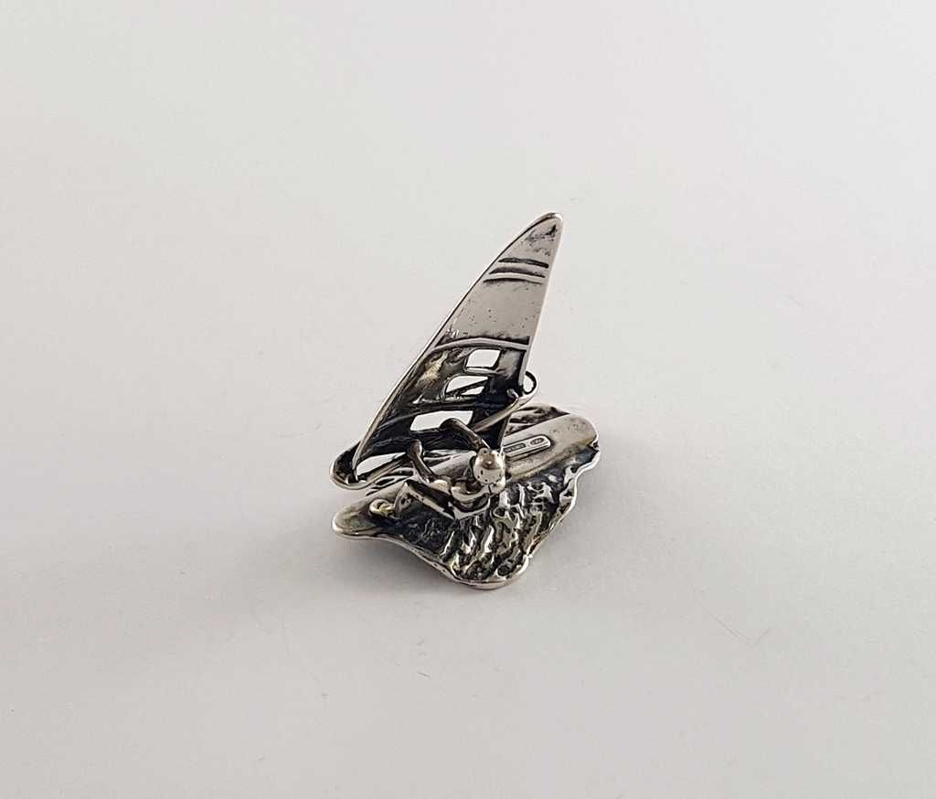 Srebrna Figura Windsurfing z zawodnikiem