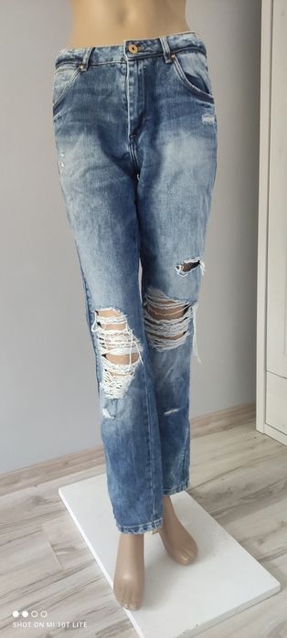 Dżinsy z dziurami