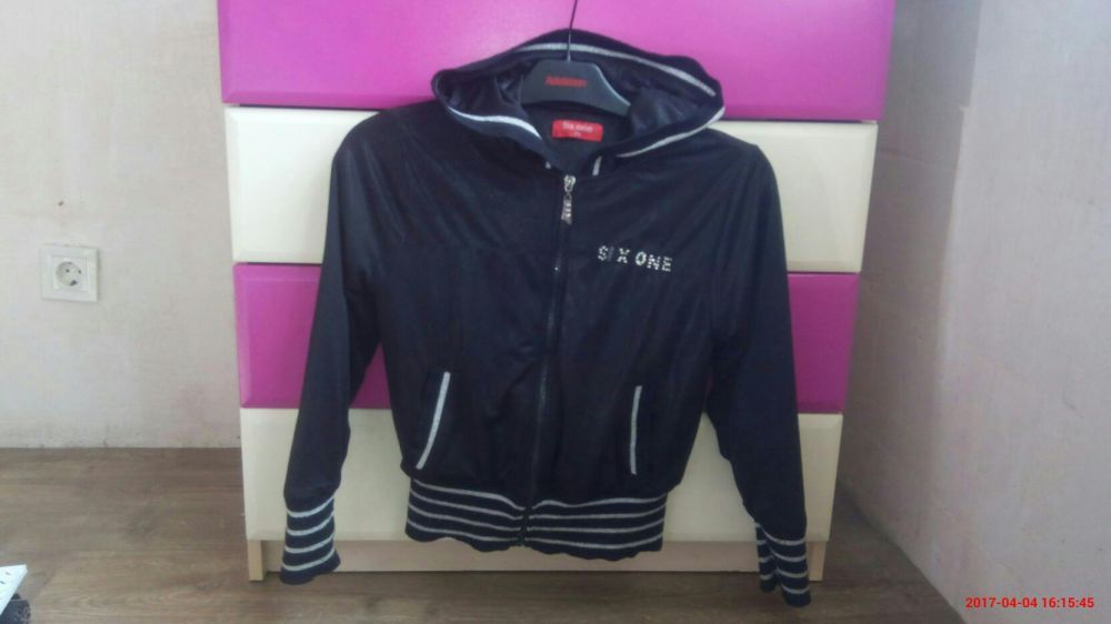 Продам бомбер, куртку, мастерку