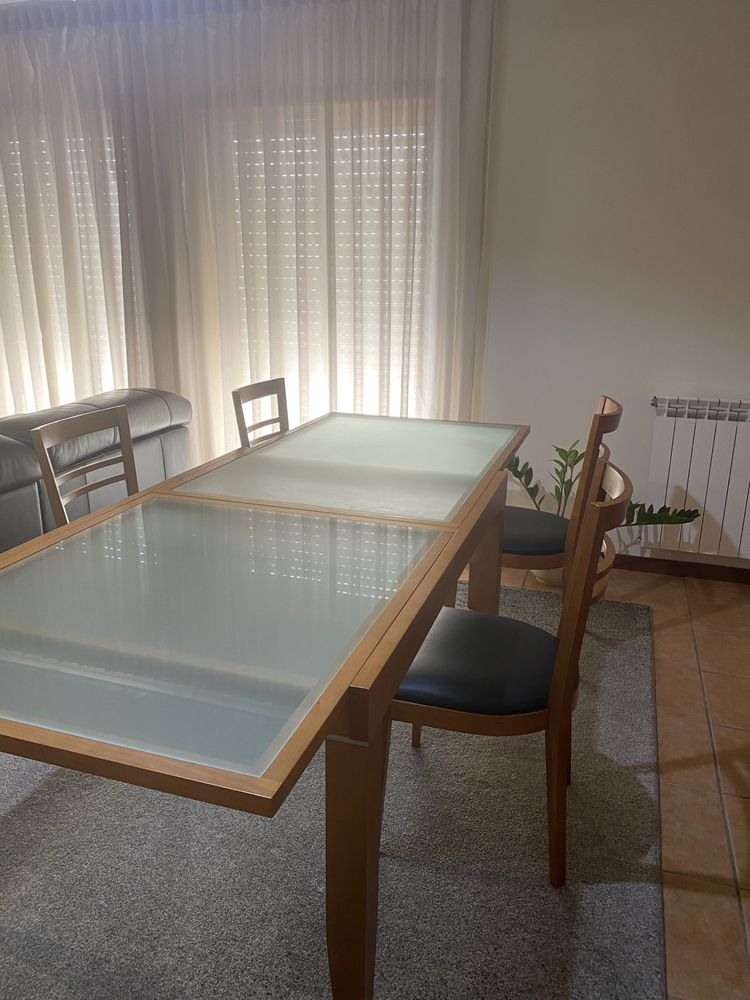 Mesa de sala extensivel com 4 cadeiras