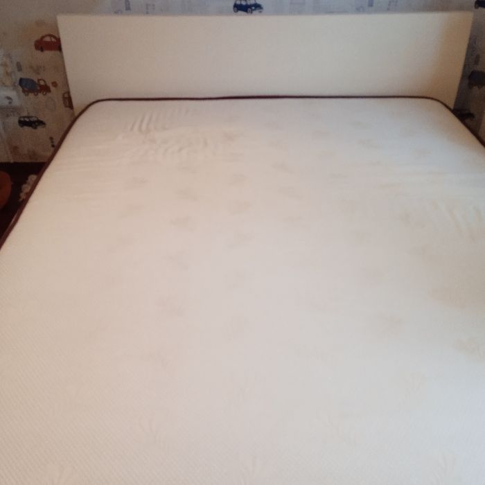 Cama de casal com colchão