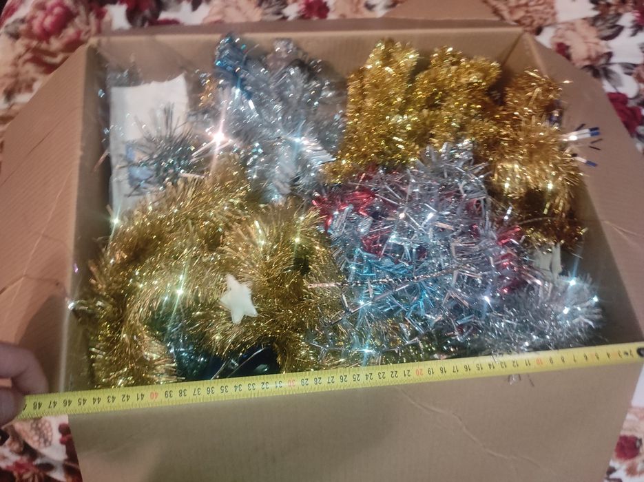 Продам лот іграшок новорічних б/у. 250гр.