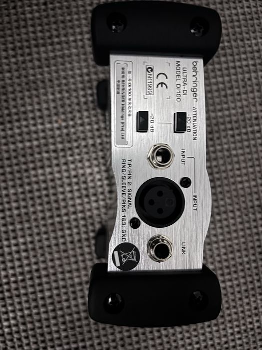 DI box activa Behringer *nova*