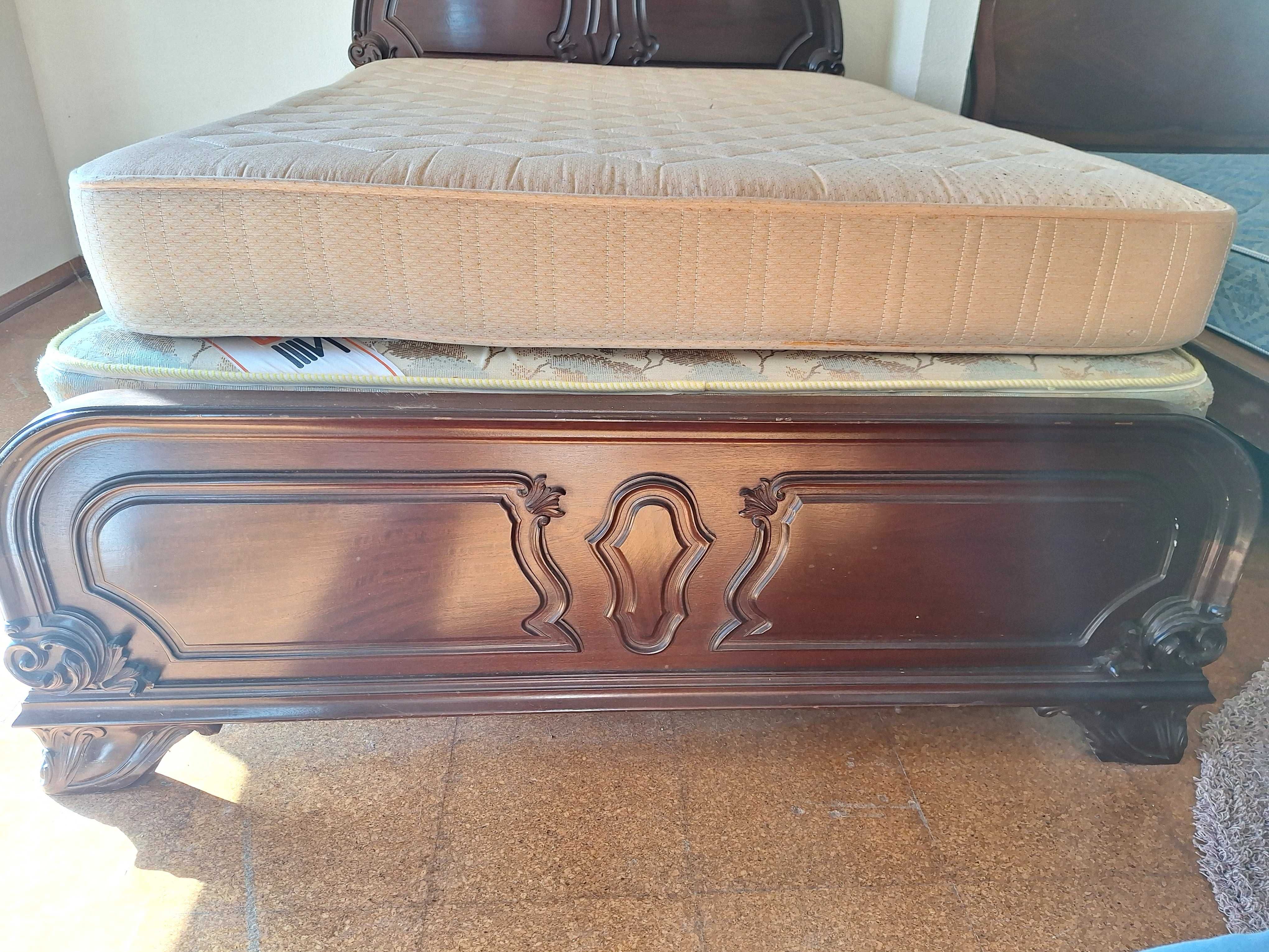 Cama de Casal Madeira Maçica Vintage em ótimo estado