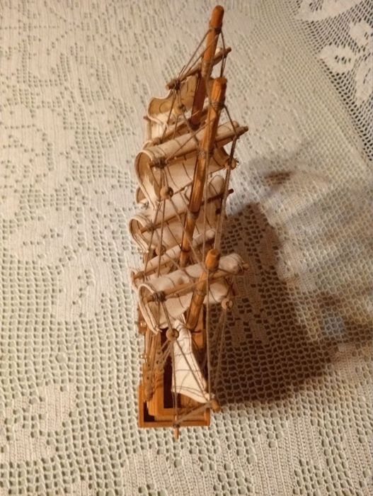 Model drewnianego statku Confection.