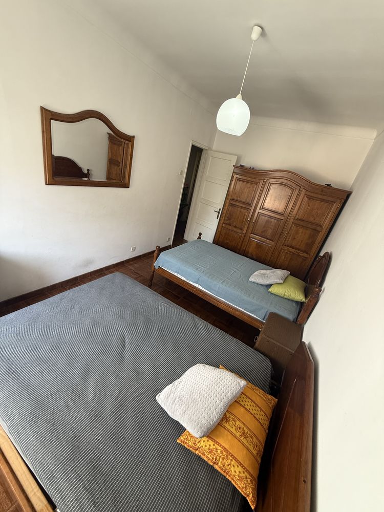 QUARTO amplo 2 camas casaln c/s filho em Olival Basto