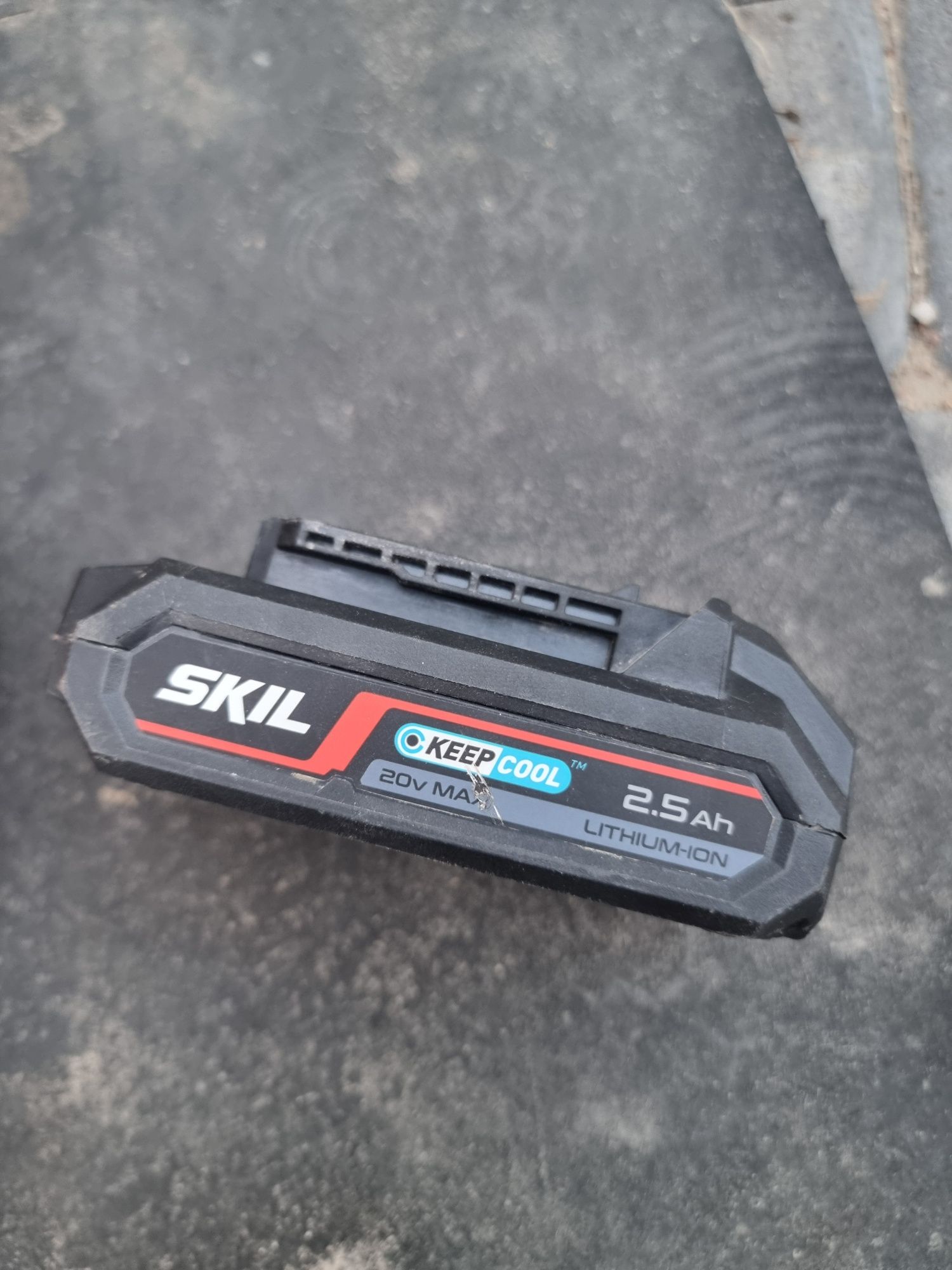 Зарядний пристрій Skil CR1E3122AA 2.4 A дуже гарному стані