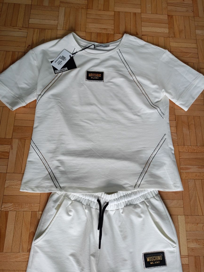 Nowy, letni dres, kremowy z metką.