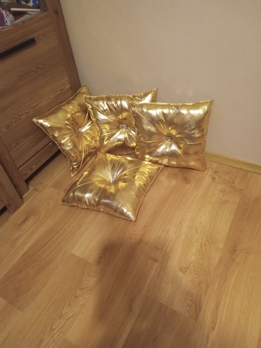Złote poduszki Glamour