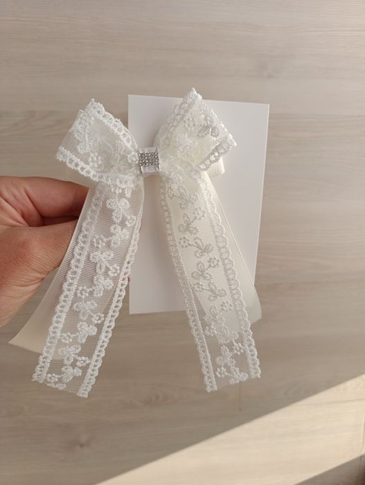 Білі нарядні, святкові банти