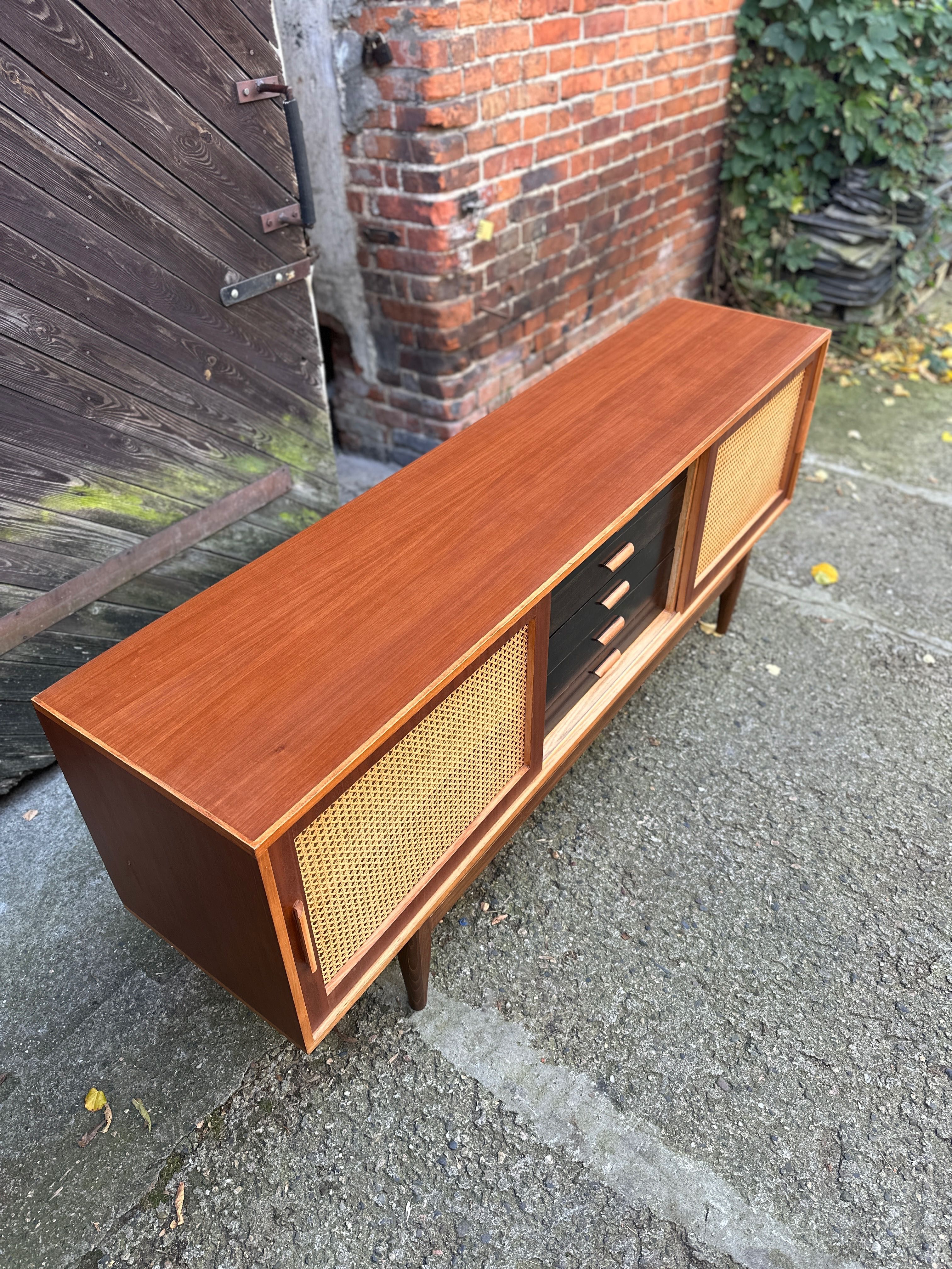 Duńska szafka / kredens / komoda / sideboard klasyczny tekowy