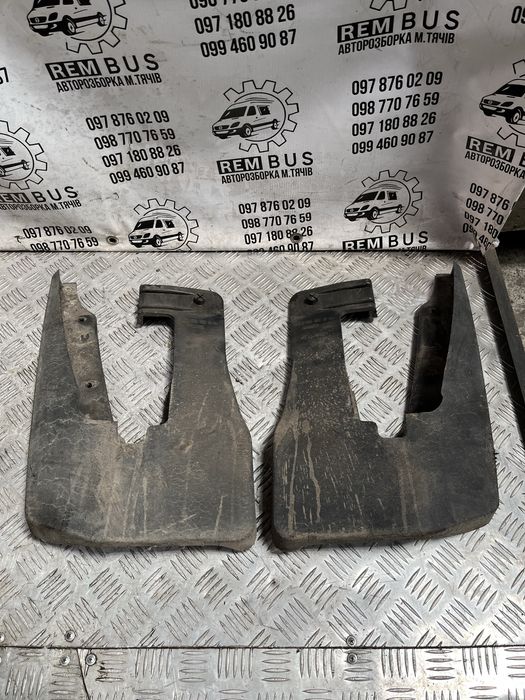 Бризговик передній правий лівий Mercedes Sprinter w906