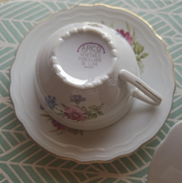 Três chávenas  porcelana
