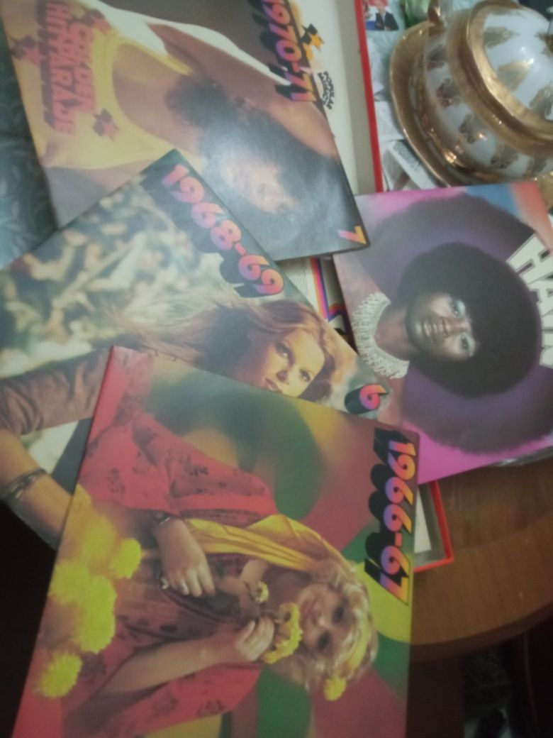 Discos vinil, CD,s cassetes.