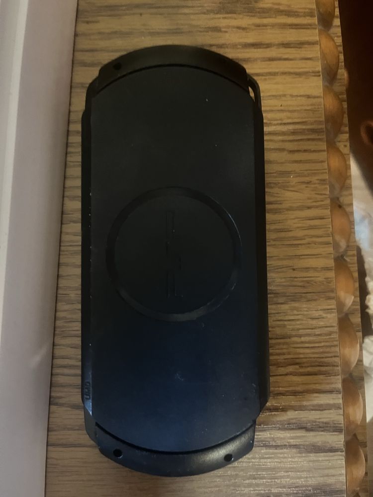 dwie uszkodzone konsole psp