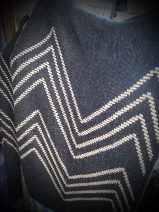 Пончо с геометрическим рисунком ёлочка