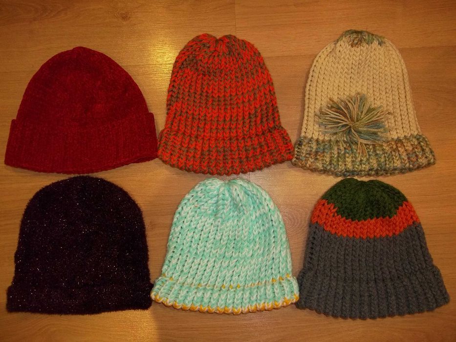 Жіноча шапка вязана.