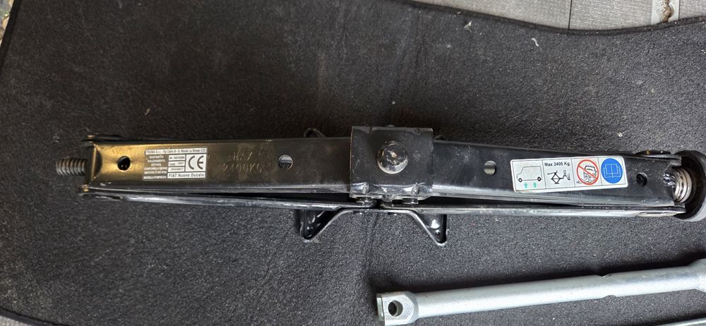 Продам домкрат Фіат Дукато 2400кг орігінал