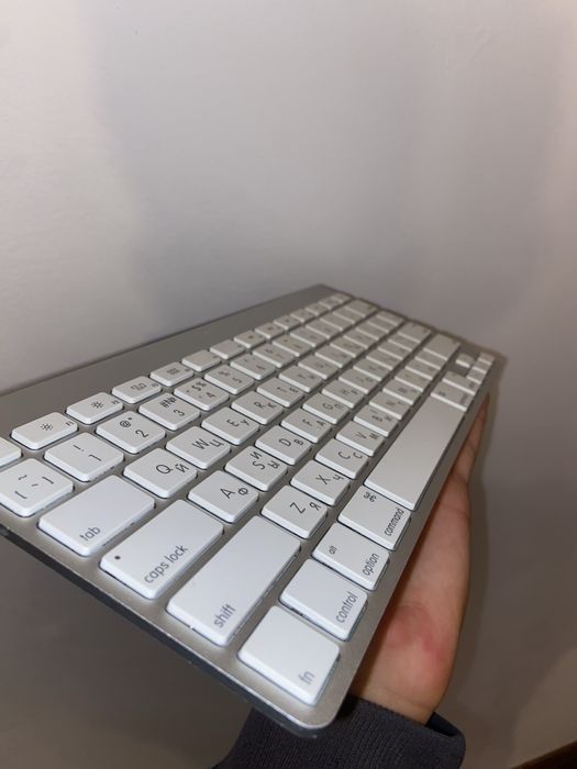Apple keyboard (teclado) клавиатура with English and Russian layout