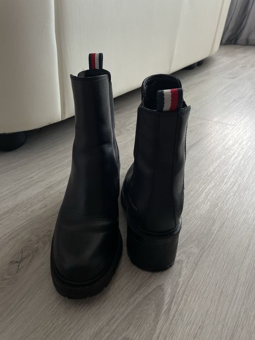 Шкіряні черевики від tommy hilfiger