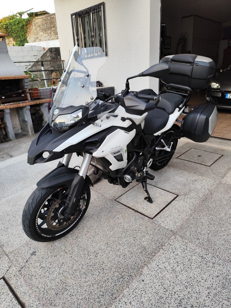 Mota  Benelli como nova