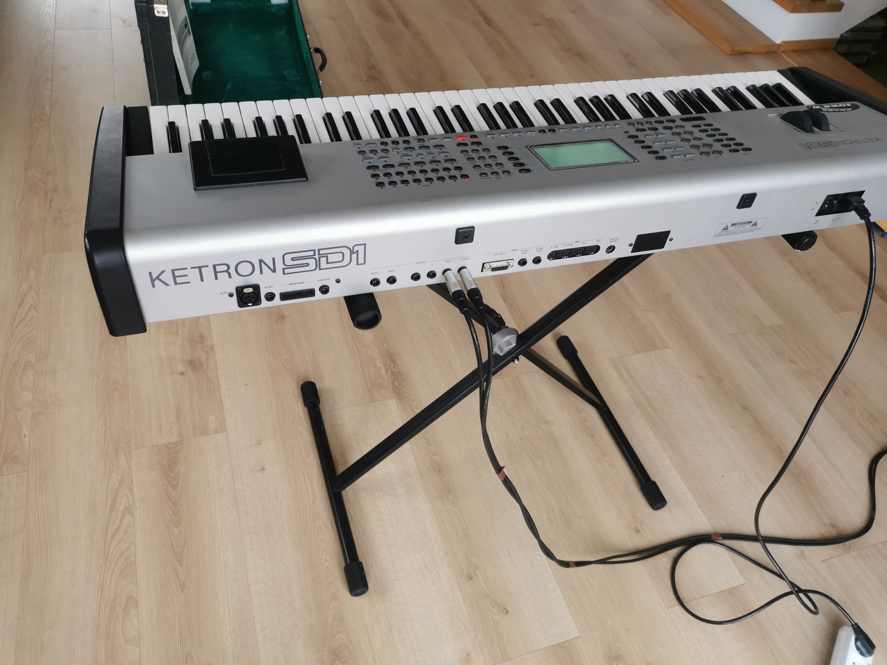 Ketron sd1. Plus  Korg Roland