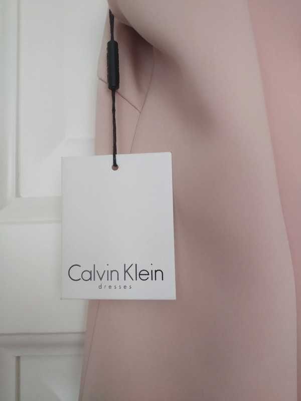 Sukienka Calvin Klein pudrowy róż 46