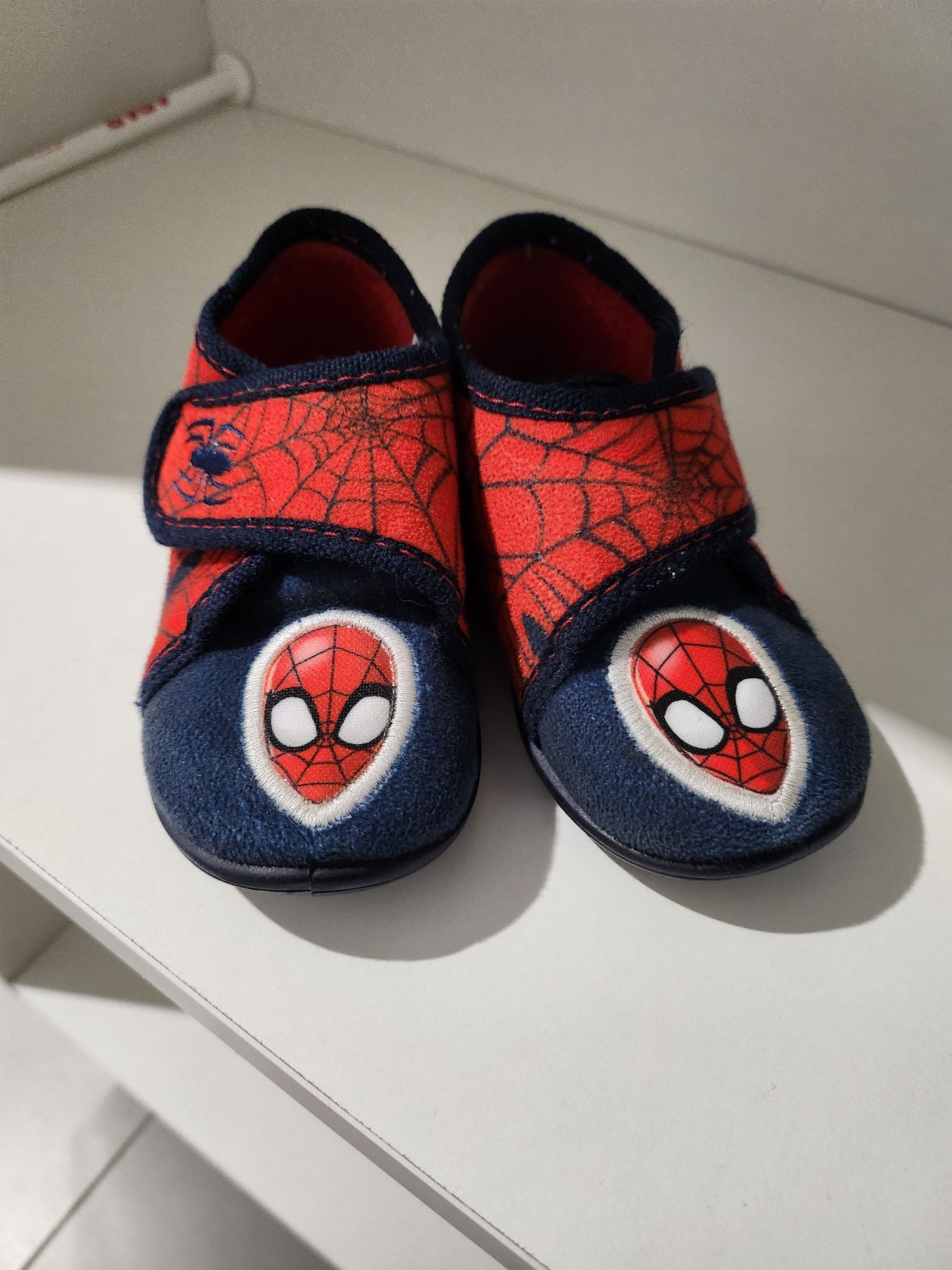 Kapcie, buciki Spiderman rozmiar 20