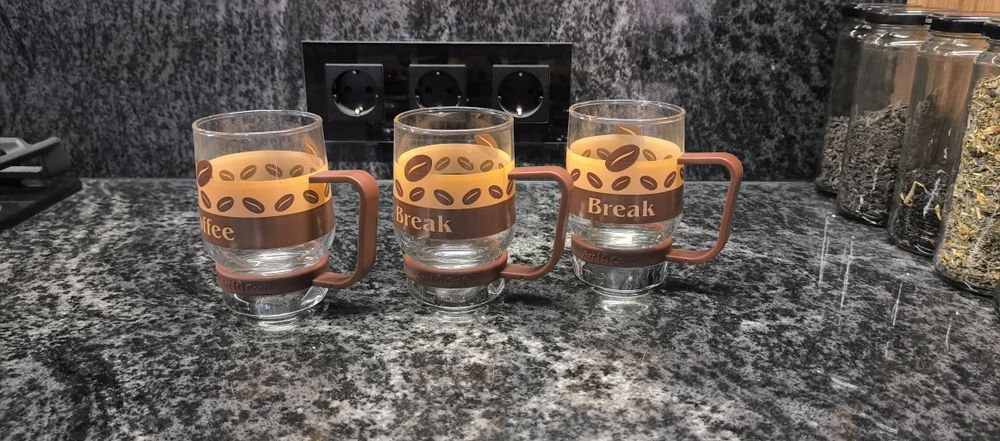 Подарункові чашки - стакани здя кави.