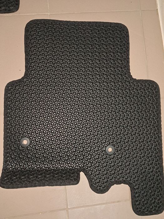 Килимки (поліки) на ЛЕНД РОВЕР ДІСКАВЕРІ 4 2010Р.В