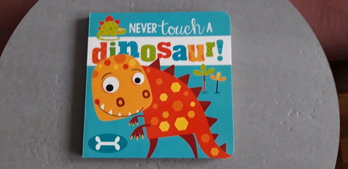 Książeczka sensoryczna Never Touch a dinozaur!/ uwaga dinozaur!