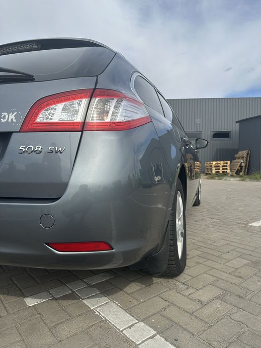 Peugeot 508 SW 2011
