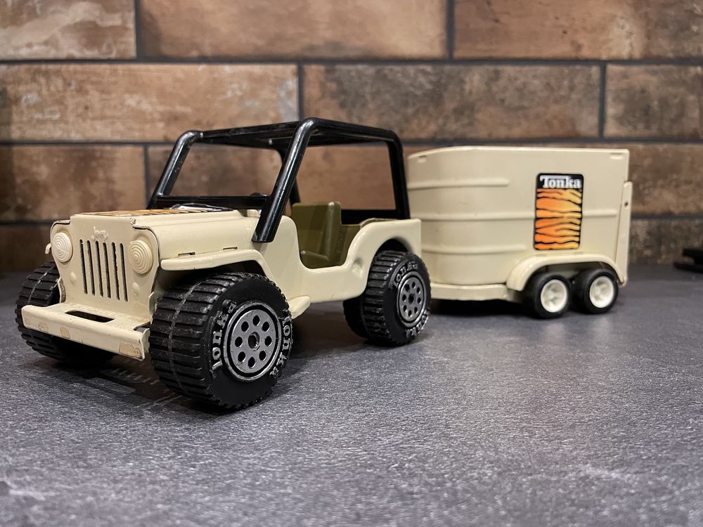 Zabawka jeep firmy Tonka