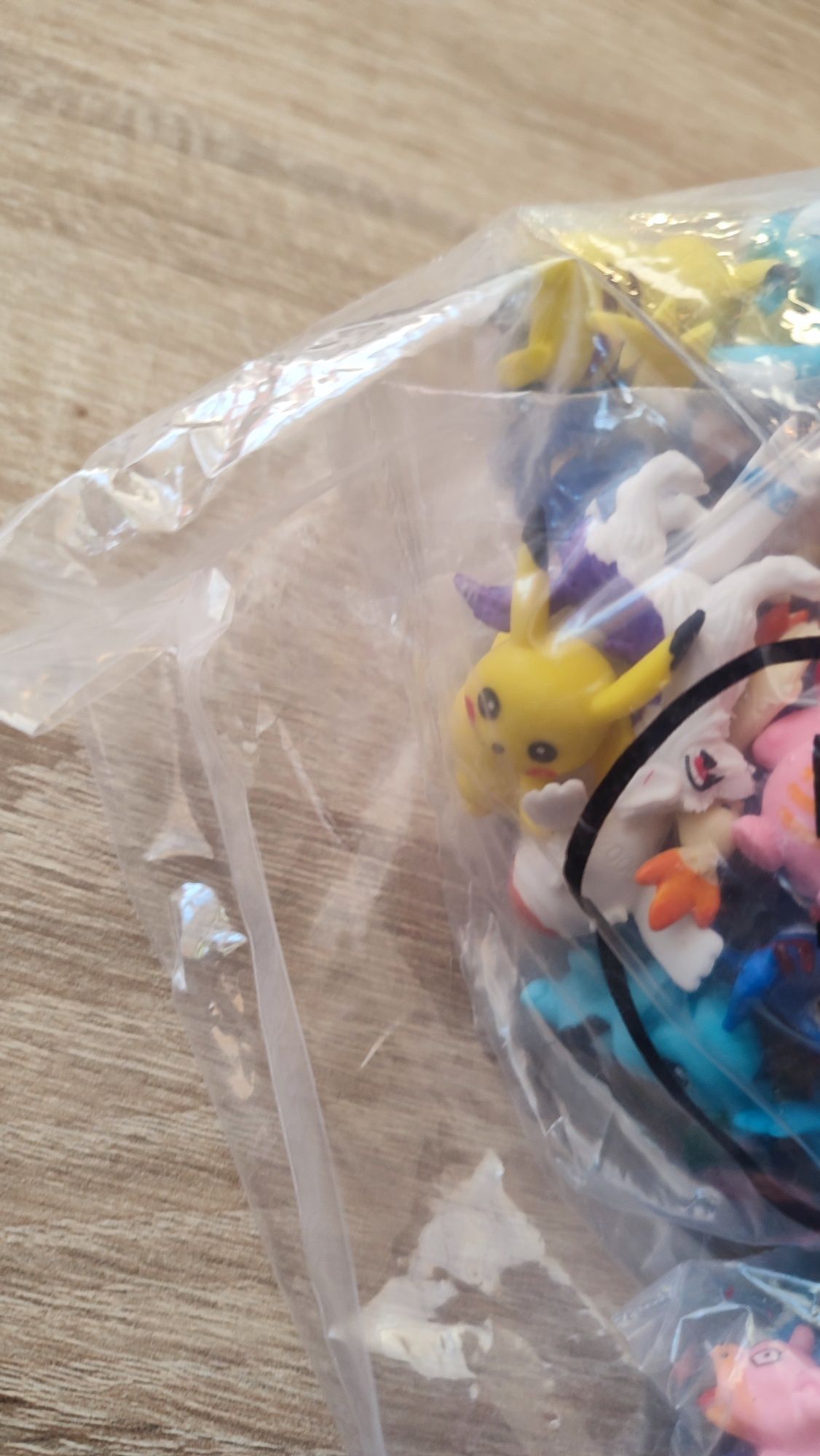 Nowe figurki Pokemon zestaw 144 sztuki