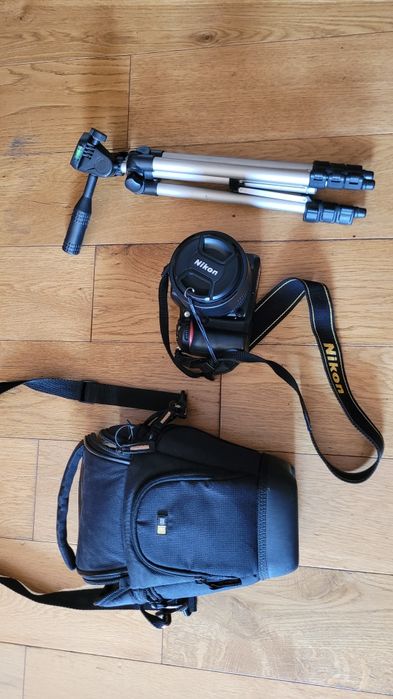 Aparat Nikon D7100, 18-105 VR + osłona HB-32, torba, statyw, ładowarka
