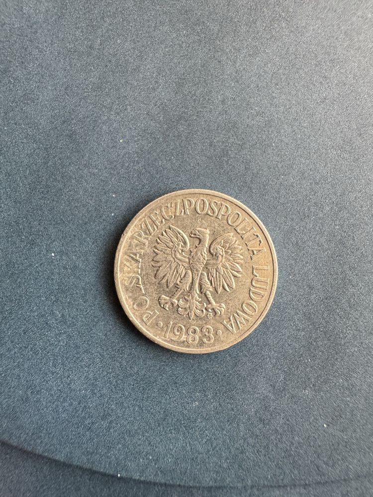 Dwie stare monety 50 groszy z 1983 roku oraz 1 grosz z 2000 roku PRL