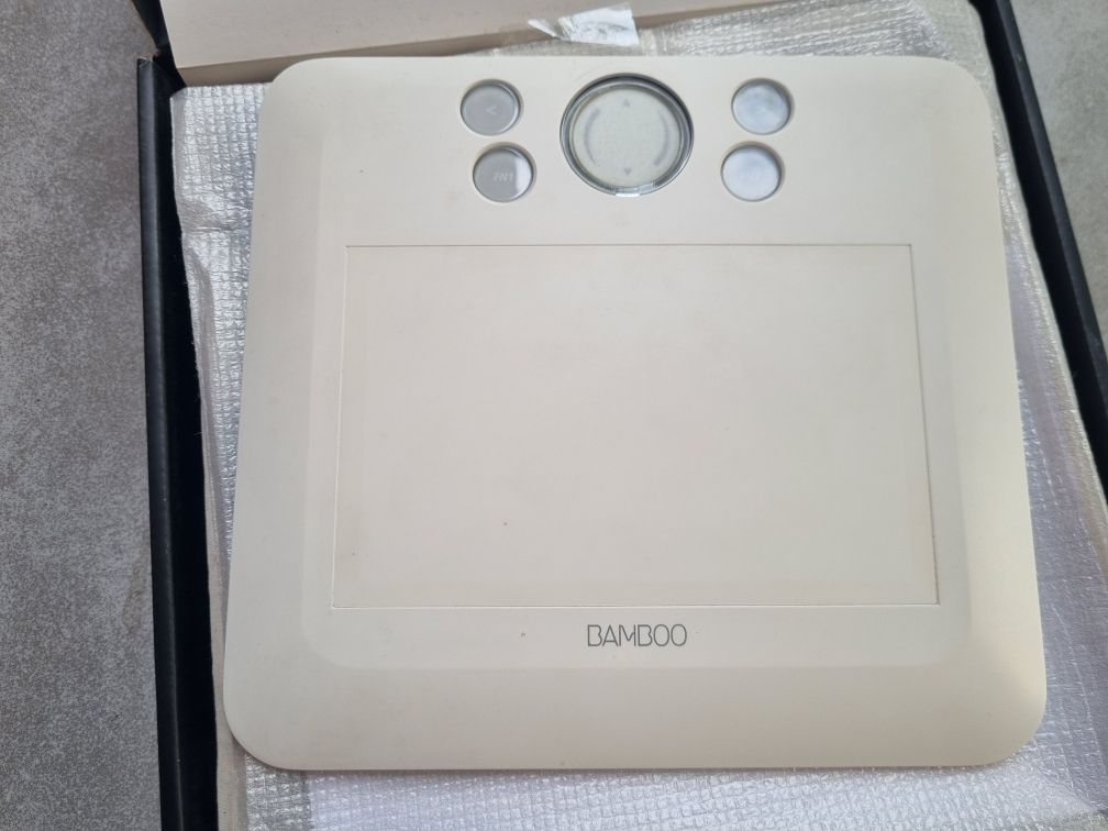 Графічний планшет Wacom Bamboo Fun CTE-450