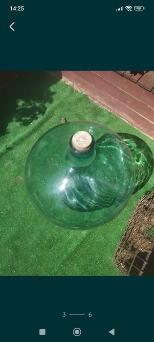 Wielka butla Min.50litrów, galon, Gąsior na wino z metalowym koszem.