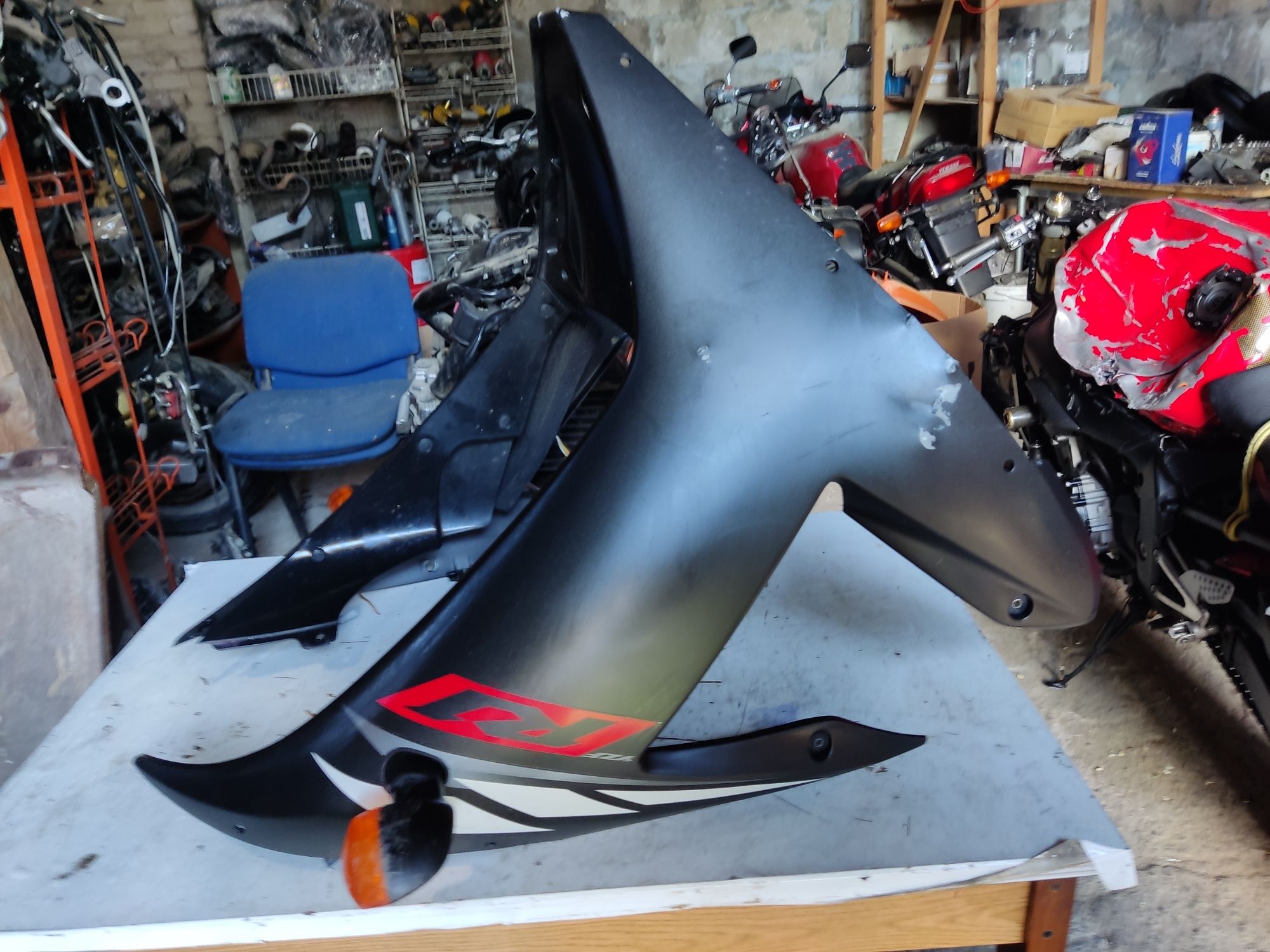 Yamaha R1 rn09 bok owiewka łącznik komplet