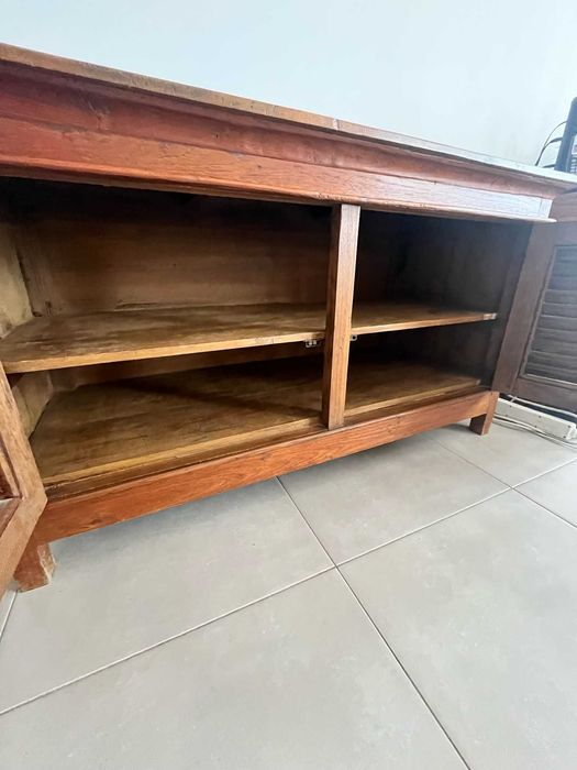 Móvel de apoio em madeira maciça