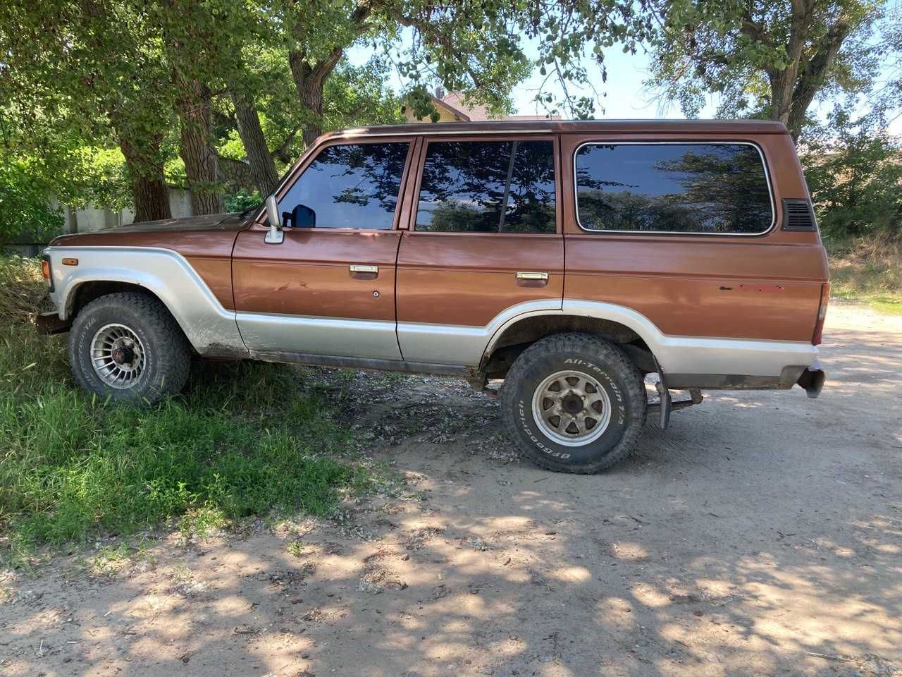 Toyota Land Cruiser 60.