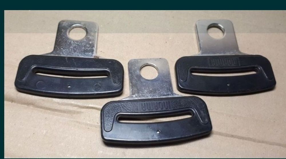 Заглушки для ремней безопасности.
Заглушки салонные.
Аксесуары к ремня