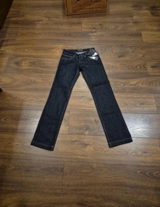 Proste spodnie z niskim stanem